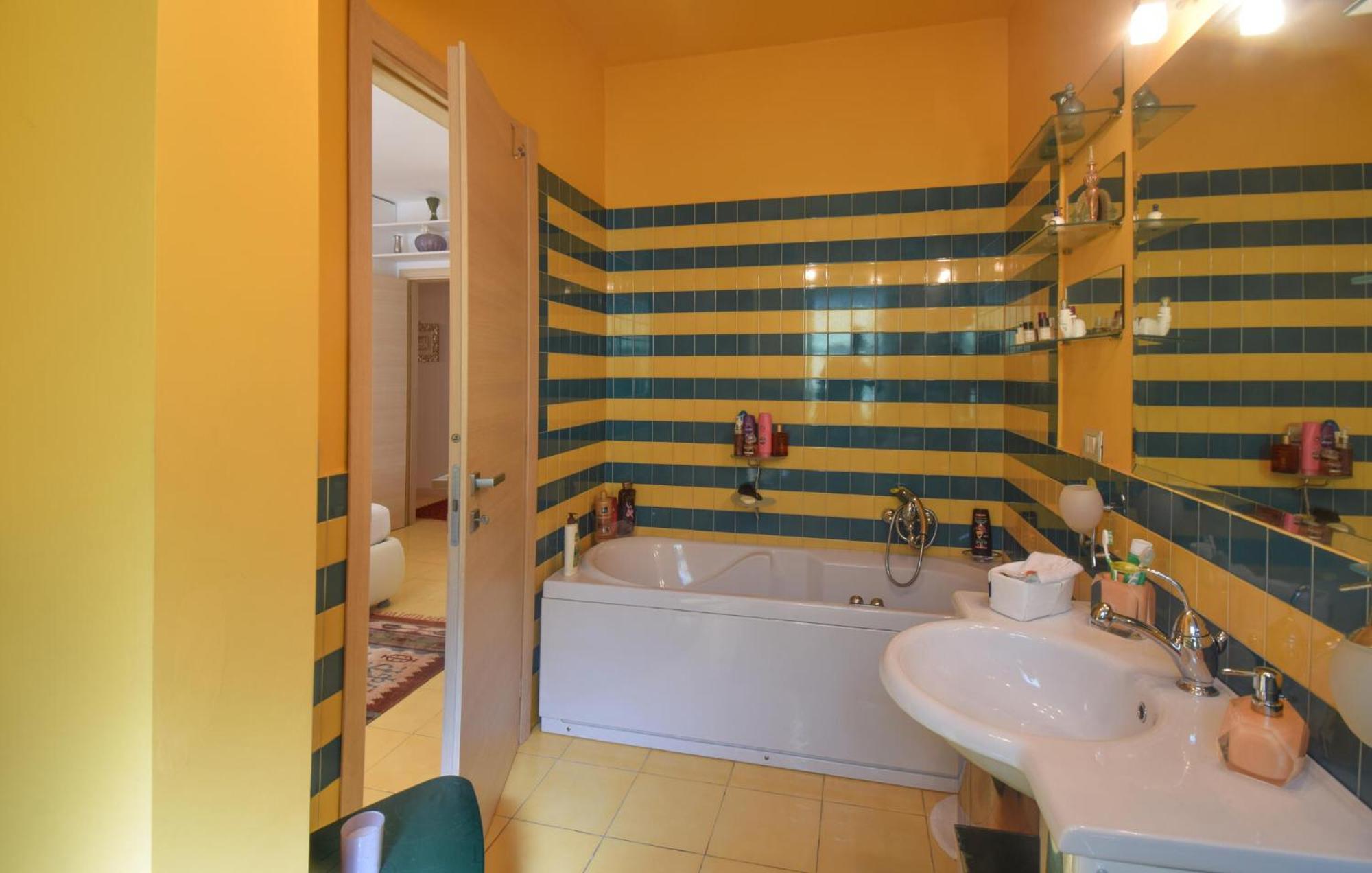 6 Bedroom Awesome In * Roma
