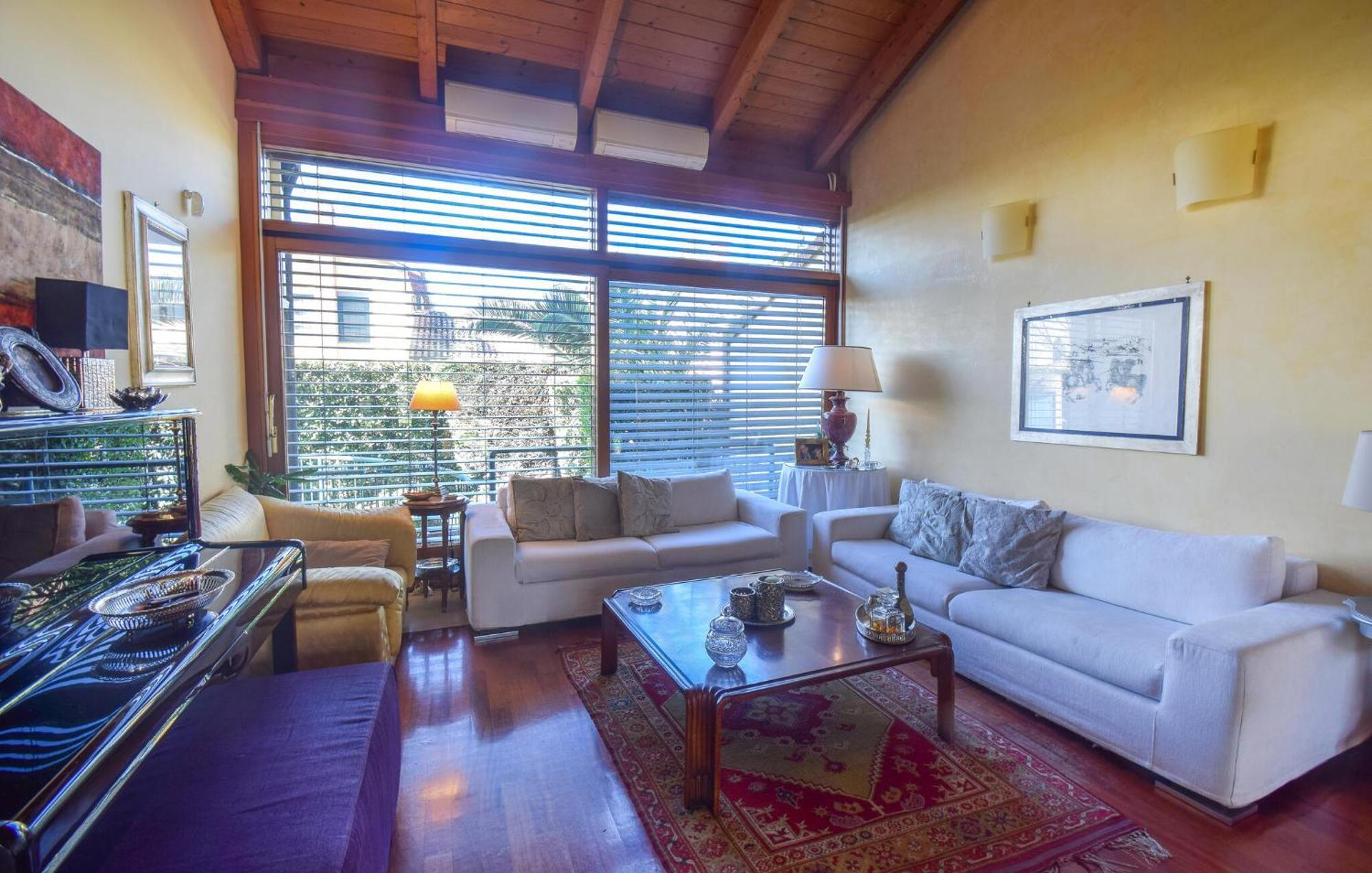 Casa vacanze 6 Bedroom Awesome In Roma