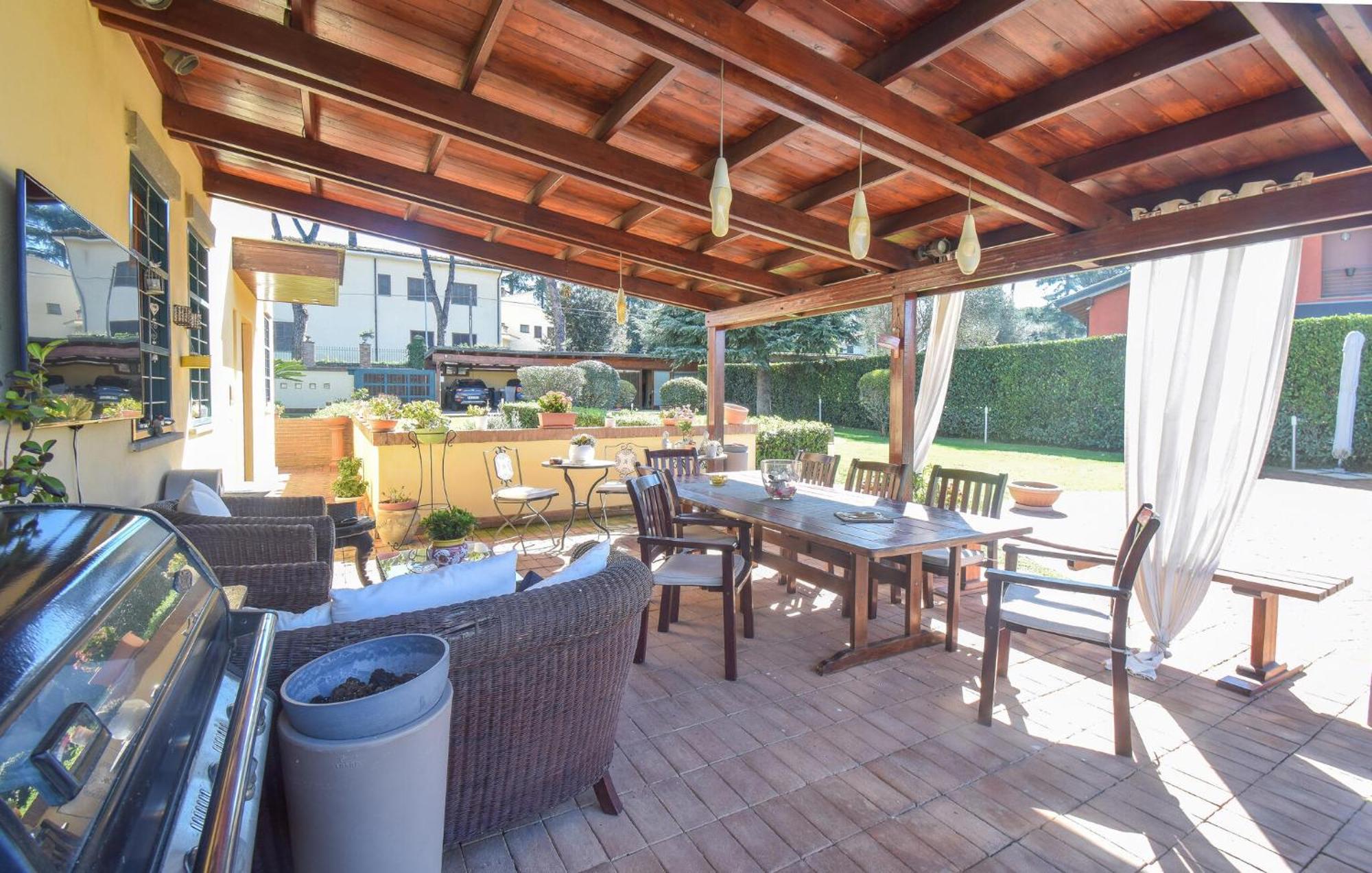 Casa vacanze 6 Bedroom Awesome In Roma