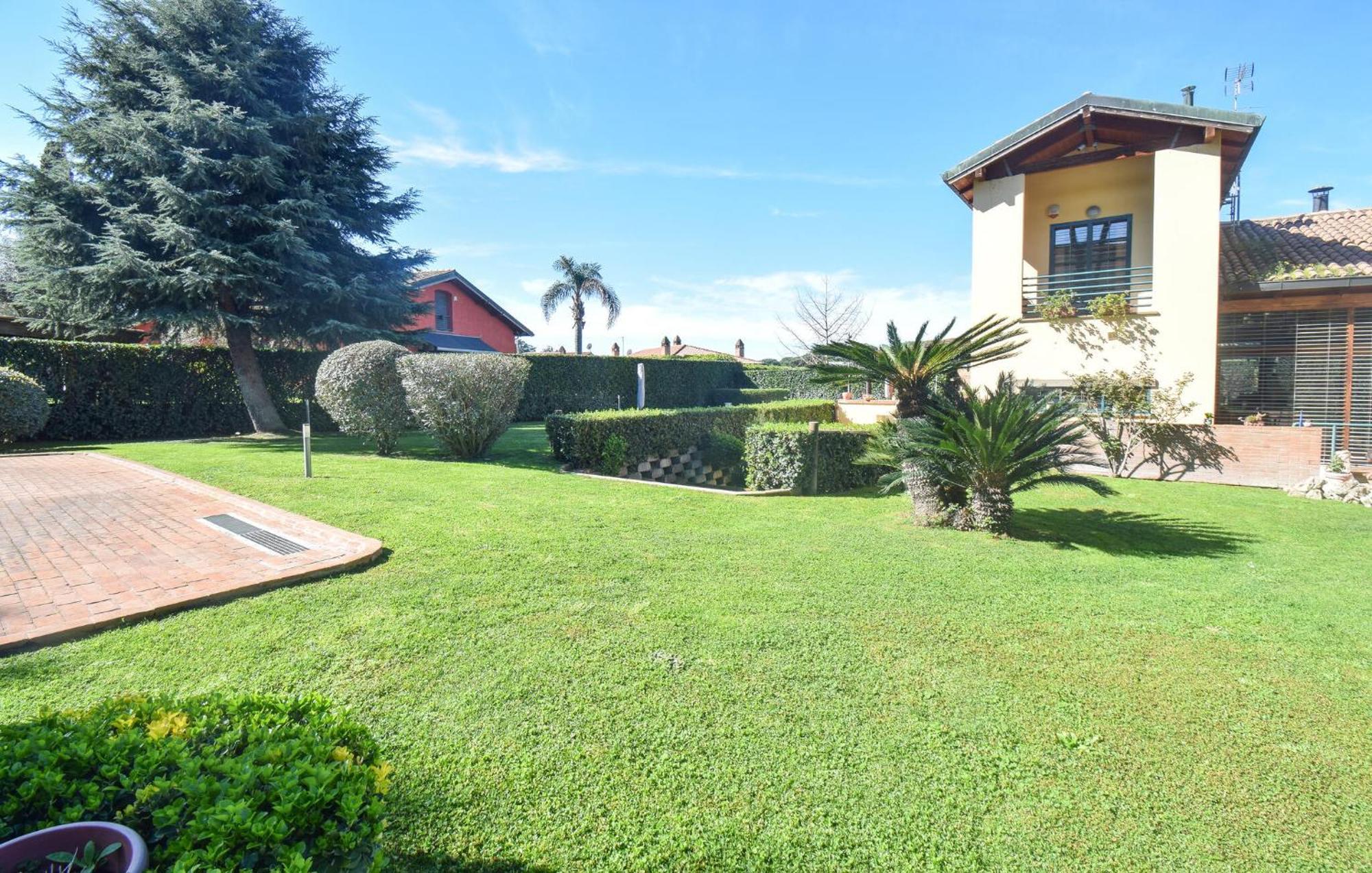 6 Bedroom Awesome In Casa vacanze *