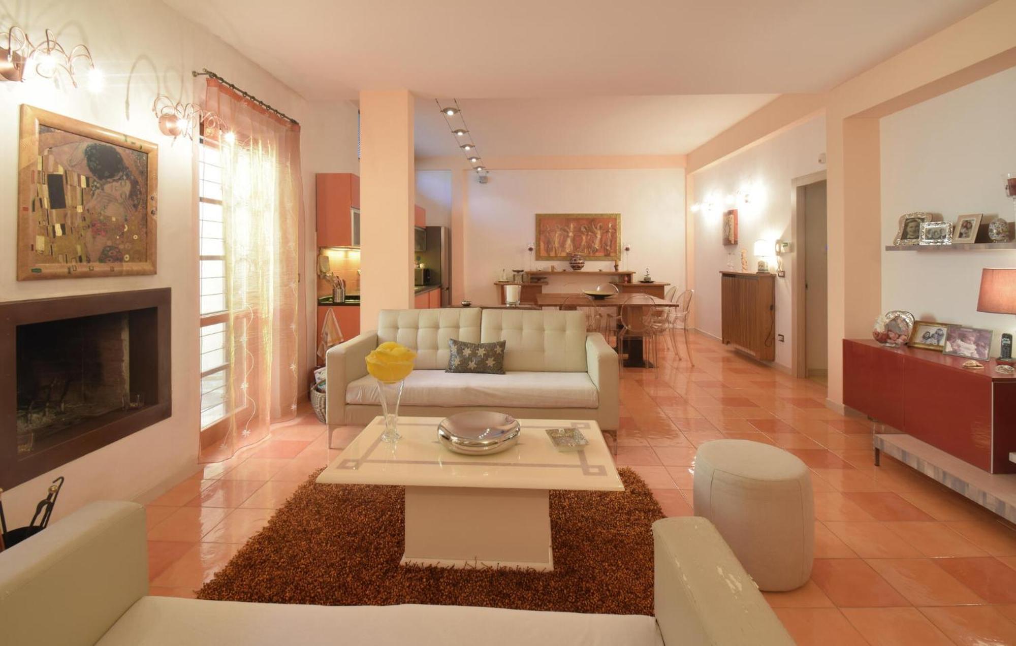 Сasa de vacaciones 6 Bedroom Awesome In