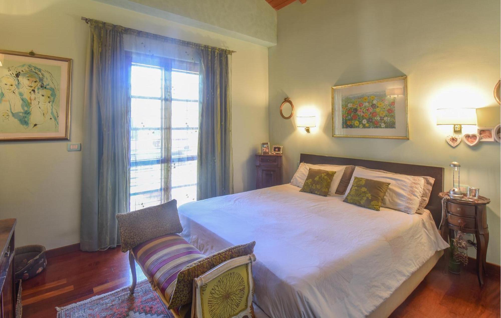 6 Bedroom Awesome In Сasa de vacaciones Roma