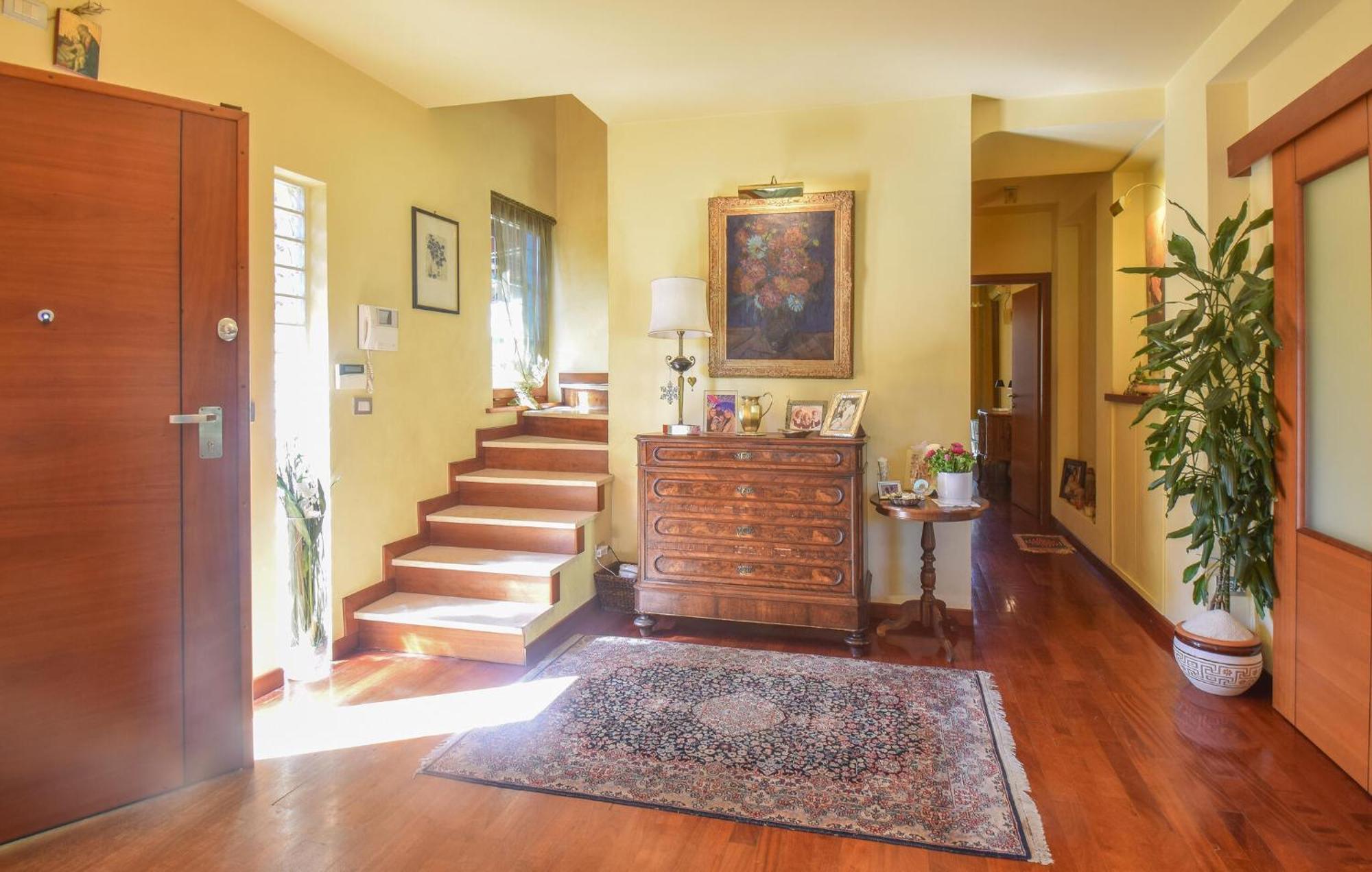 Сasa de vacaciones 6 Bedroom Awesome In Roma
