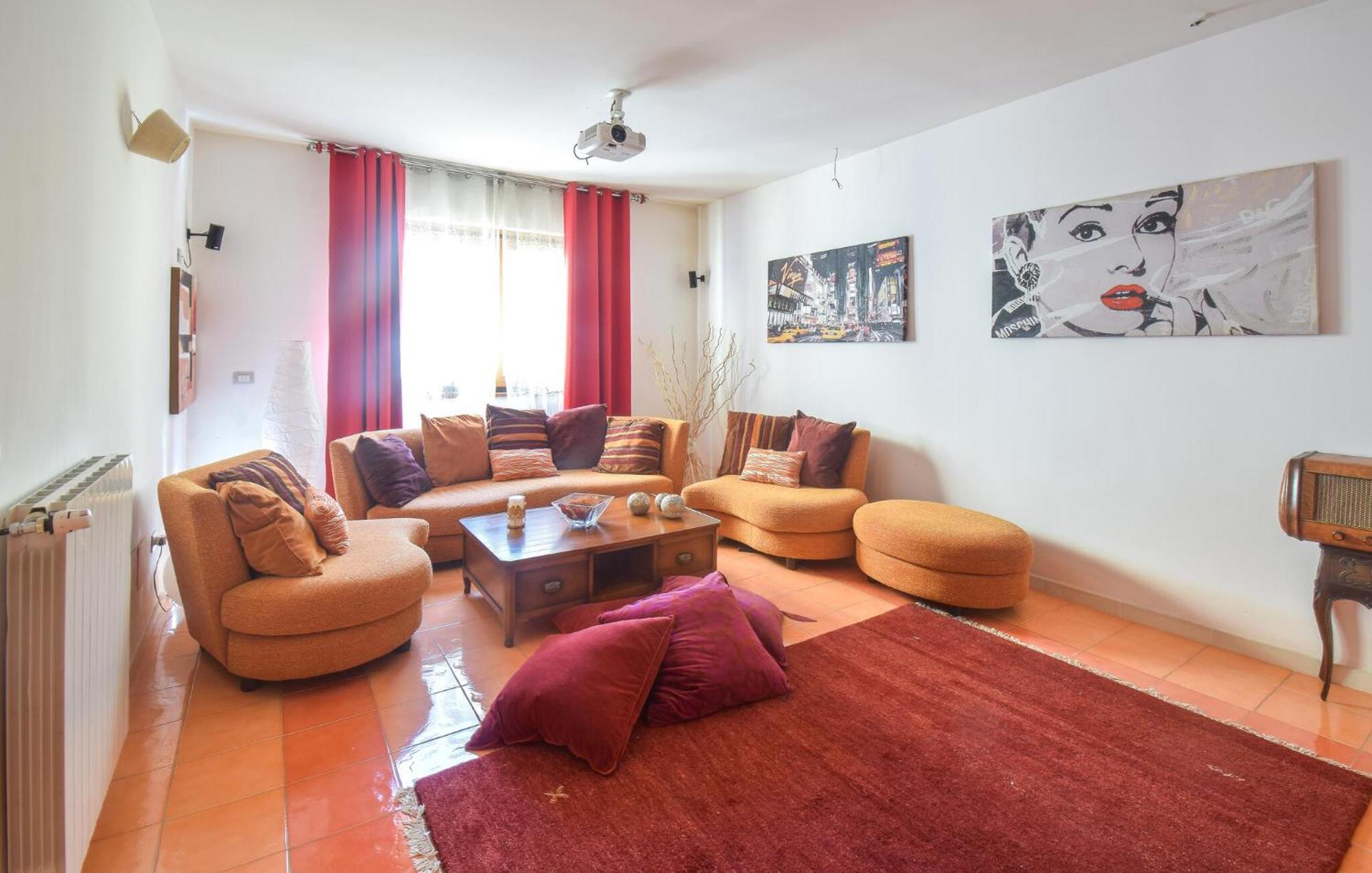 6 Bedroom Awesome In Сasa de vacaciones *